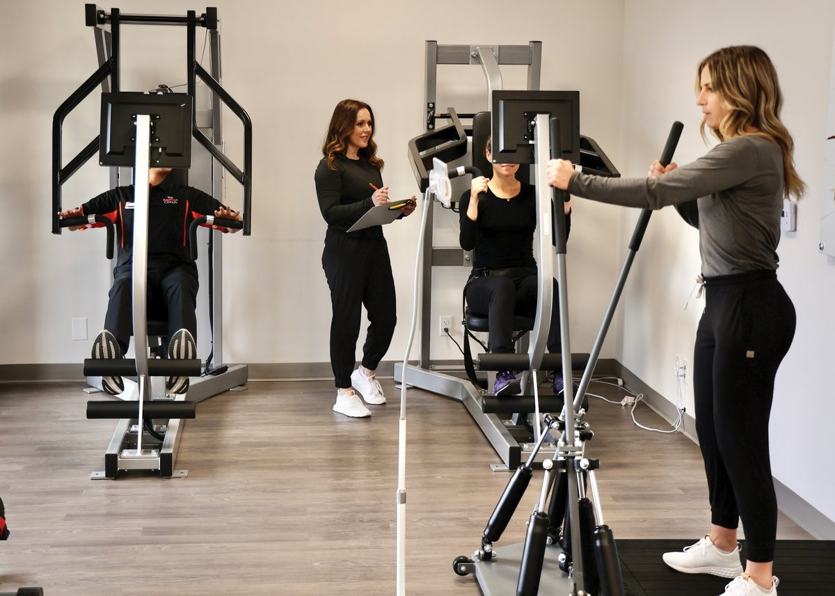 NewportBeachMag's tweet photo. Izabela Webber, owner of The Exercise Coach in Newport Beach, details what to expect when your workout routine meets cutting-edge technology at her studio: https://t.co/2fXfvjlndy | Photo by Mark Susson @enjoystrength #newportbeach #theexercisecoach #fitness #active #orangecounty https://t.co/9t90zDMTRx