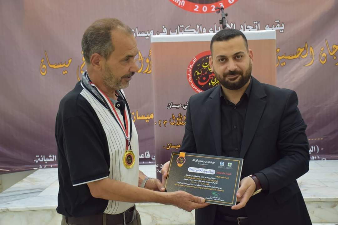 رداء الله 

لقد سلبوك 

بعد قتلك 

رداء الله 

وظلوا عراة

فصار 
الله 
عليك  رداء 

البريسم 

في مهرجان الحسين ع السنوي الاول  في ميسان اليوم