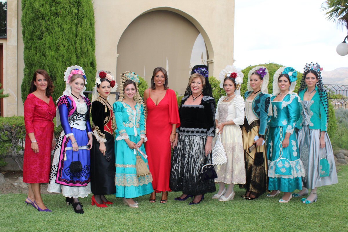 Manuel Lombo da el pistoletazo de salida oficial a las fiestas de Pedro Romero con una oda a las tradiciones rondeñas en su emotivo pregón. Más info: acortar.link/kWrR9D
#radioronda
#ayuntamientoderonda
#feriadepedroromero2023
#fiestas