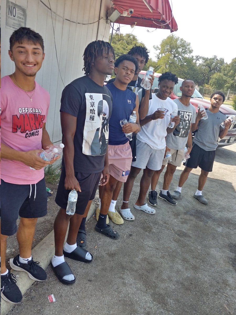 We took some of our kids to serve some of the less privileged with cold water on a hot day.
#veryhumbling