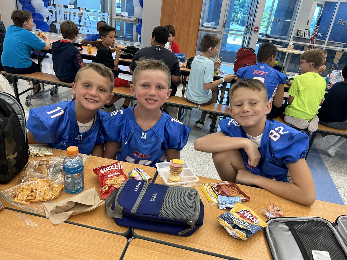 RES_sjsfraley's tweet photo. smiles &amp; sunshine for day one 💙#bluedevilway https://t.co/1iv5sMauXr