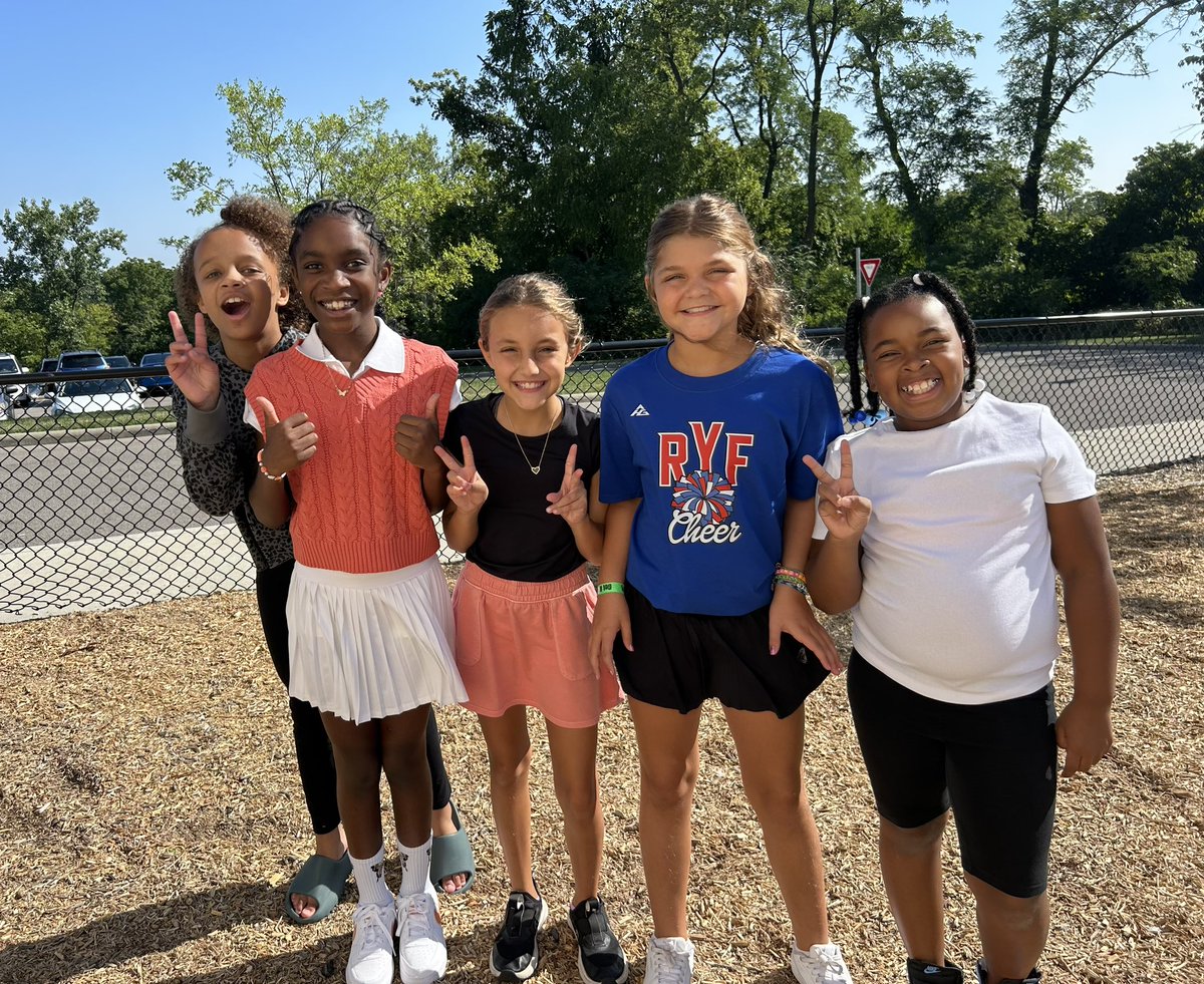 RES_sjsfraley's tweet photo. smiles &amp; sunshine for day one 💙#bluedevilway https://t.co/1iv5sMauXr