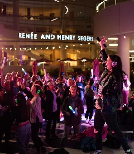Dance like no one's watching at the
Segerstrom Center for the Arts Silent Disco tonight at
7! Get tickets here: 
scfta.org/events/2023/si…