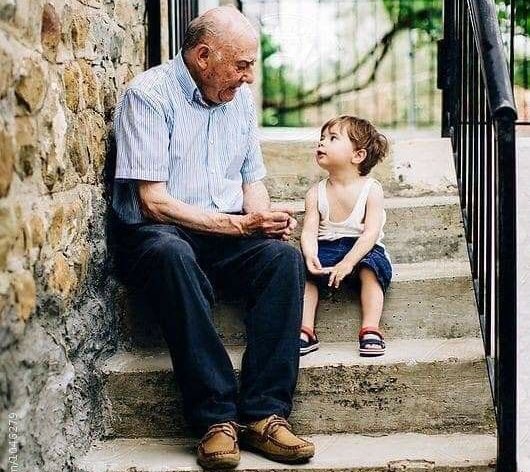 Mio nonno diceva che per cambiare il mondo basta pochissimo, tre cose: educare bene i figli, essere onesti, mica dei santi ma onesti, e se si può, quando capita, aiutare qualcuno che ha bisogno. Tutto qui.
(Lorenzo Licalzi)
#19agosto