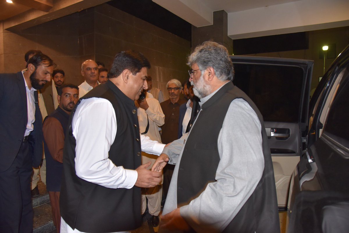 MirImranGichki1's tweet photo. Welcoming the new Interim Cheif Minister Bln Mir Ali Mardan Khan Domki @dpr_gob @CMOBalochistan https://t.co/YAwKdy67JR