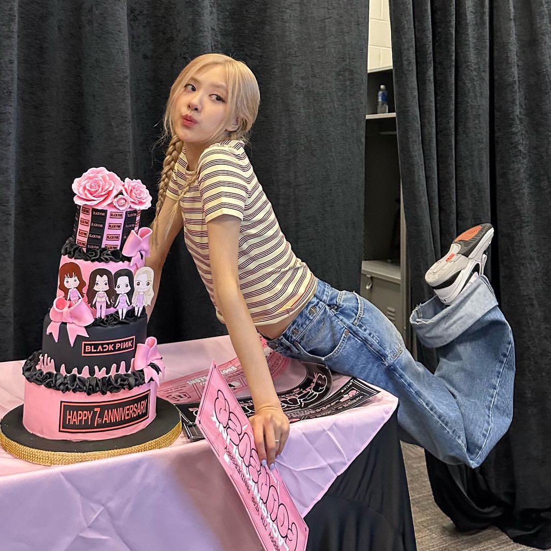 rosie (@roseannepics) on Twitter photo 