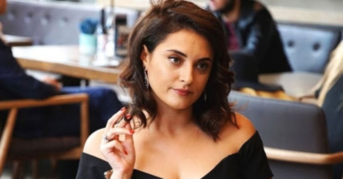 huyde12's tweet photo. #AslıhanGürbüz'e, Merve Aksak karakterini özlediysen göz kırp diye bir yorum gelmiş. Başarılı oyuncunun verdiği cevap;
"Asla!!! Oynadım bitti vedalaştım, oynarken de o kadını sevmedim dedim defalarca, ama işte anlayamadınız.." https://t.co/yaA1Bnpcgg
