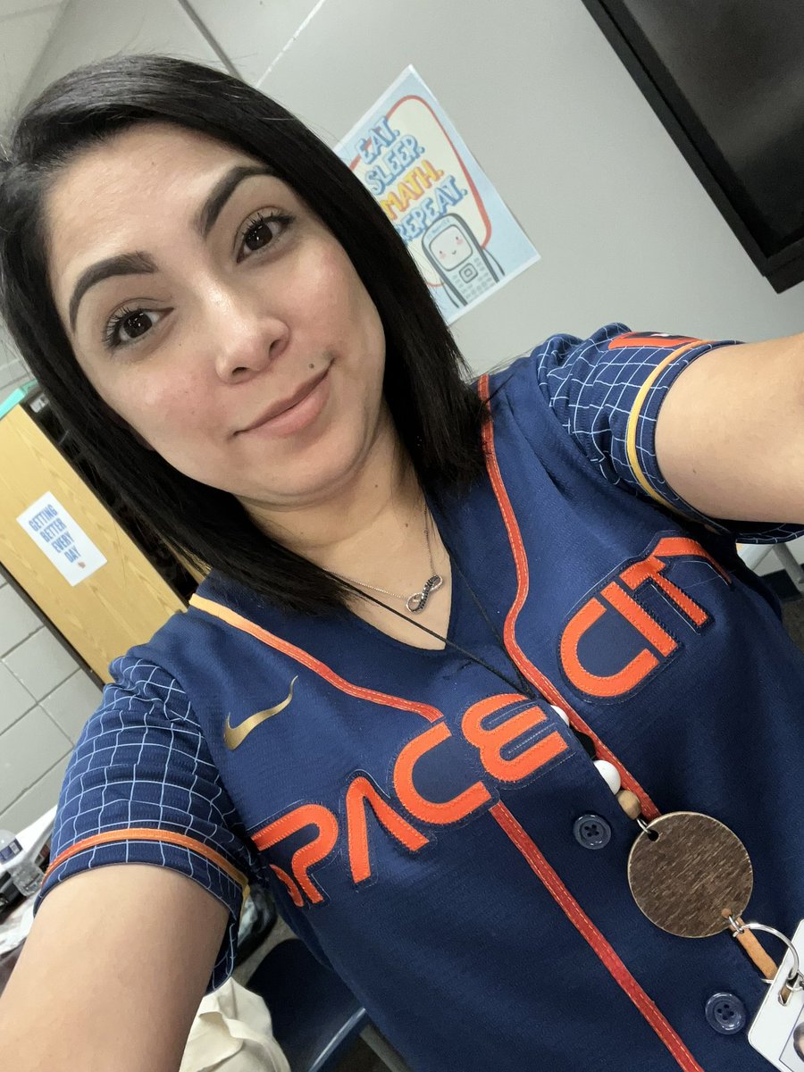 MsMedelsMath's tweet photo. It was Astros Day in 8th grade Math today! Students explored how to order numbers using SUPER AUTHENTIC RARE baseball cards. π #Astros #OrderingNumbers #8thGradeMath #Baseball @HumbleISD_SMS @TelithaJoy @ArispeTeach https://t.co/w44LTposPS