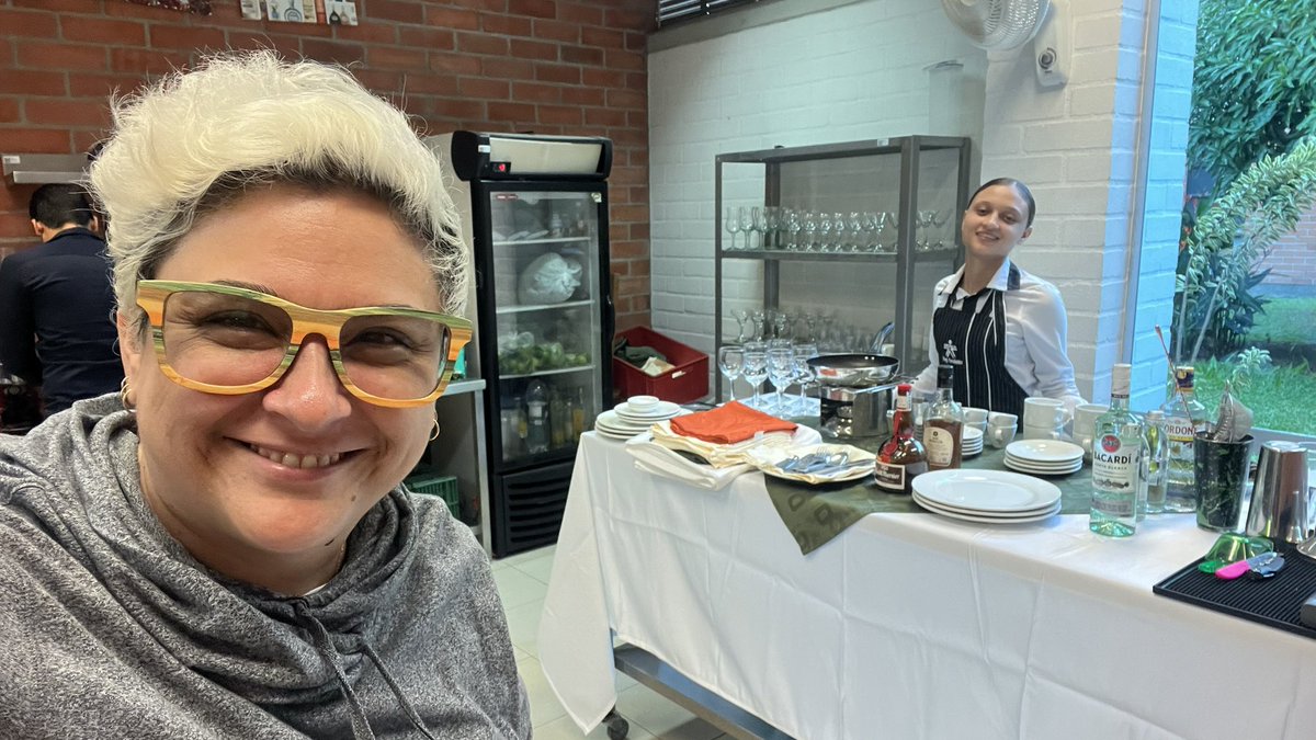 nayeyl's tweet photo. ¡Hoy es el gran día! 🌟🏆 Nuestra talentosa aprendiz Windy Camila Fernández Rueda compite por un cupo en la competencia nacional de #Worldskills. ¡Habilidad Servicio de Restaurante!🙌💪 #OrgulloEmpresarial #TalentoEnAccion #SomosEquipo @SENA_Antioquia https://t.co/RTPI46jKmW