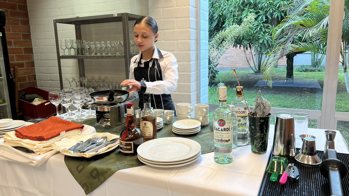 nayeyl's tweet photo. ¡Hoy es el gran día! 🌟🏆 Nuestra talentosa aprendiz Windy Camila Fernández Rueda compite por un cupo en la competencia nacional de #Worldskills. ¡Habilidad Servicio de Restaurante!🙌💪 #OrgulloEmpresarial #TalentoEnAccion #SomosEquipo @SENA_Antioquia https://t.co/RTPI46jKmW