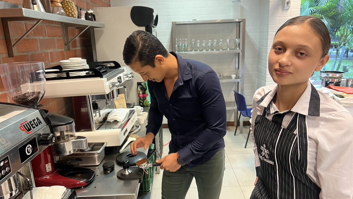 nayeyl's tweet photo. ¡Hoy es el gran día! 🌟🏆 Nuestra talentosa aprendiz Windy Camila Fernández Rueda compite por un cupo en la competencia nacional de #Worldskills. ¡Habilidad Servicio de Restaurante!🙌💪 #OrgulloEmpresarial #TalentoEnAccion #SomosEquipo @SENA_Antioquia https://t.co/RTPI46jKmW