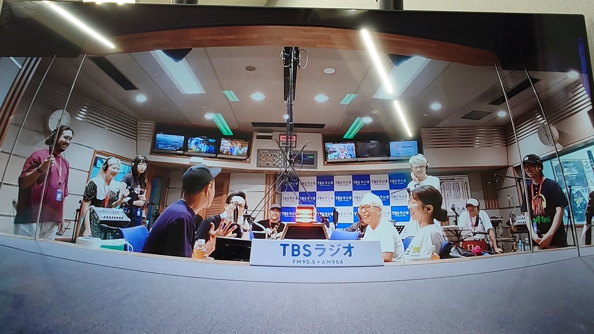 kinashinokai's tweet photo. ミナミナミナサマー☀️
おはよーございます❗
今週も土曜朝６時🕧
#木梨の会 は生演奏🌈
今朝のパートナーは…
#山本里菜 アナ🎙
そして今朝は…
木梨憲武第６スタジオ
ジョージ🕶️フェスライブ✨
感染対策しっかりやりなが
開催中🪩
#木梨憲武 #所ジョージ 
#木梨の貝 #TBSラジオ 
#radiko #U_NEXT https://t.co/U6ZUIkZGlj