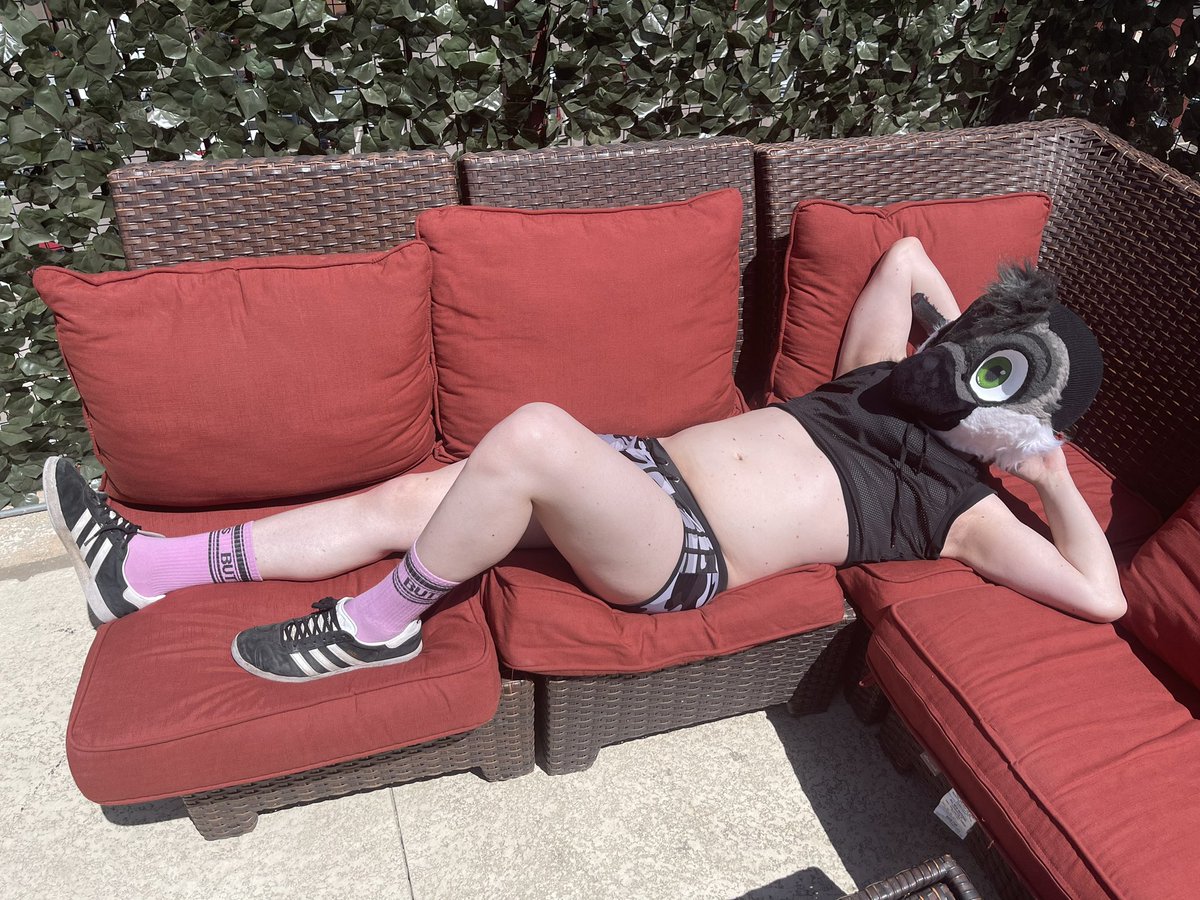 Lounging at the pool at DenFur ^^ so far a good time!!