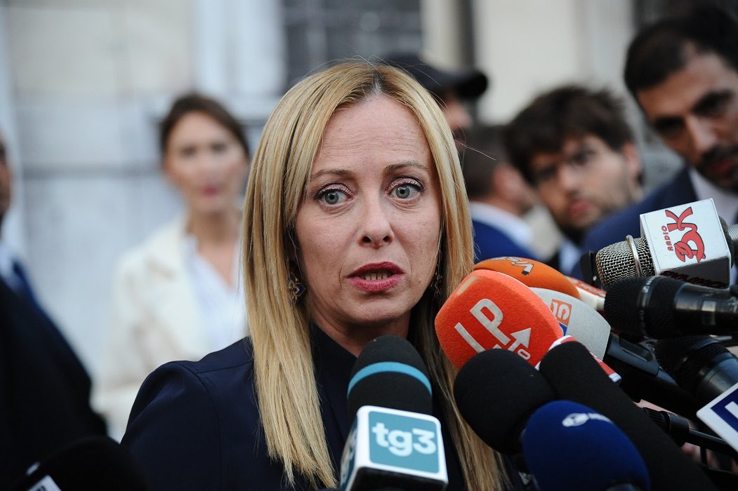 “#Albania, italiani scappano dal ristorante e la #Meloni fa saldare all'ambasciata il conto.”

In buoni benzina.