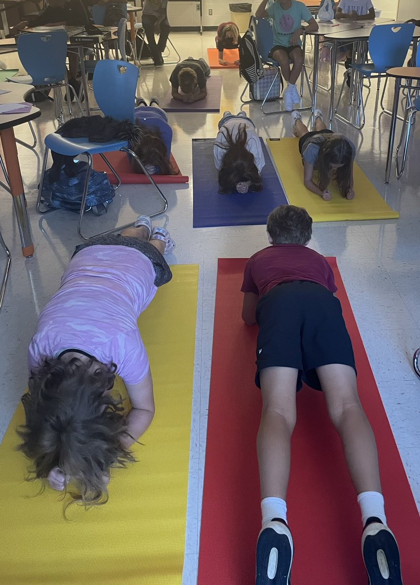 jwellman09's tweet photo. @explorekammerer Healthcare Science students decided that our first “Fitness Friday” of the school year should start with a plank challenge! @KammererCubs @ExploreJCPS 
#WeAreJCPs https://t.co/GKuuhJ2doD
