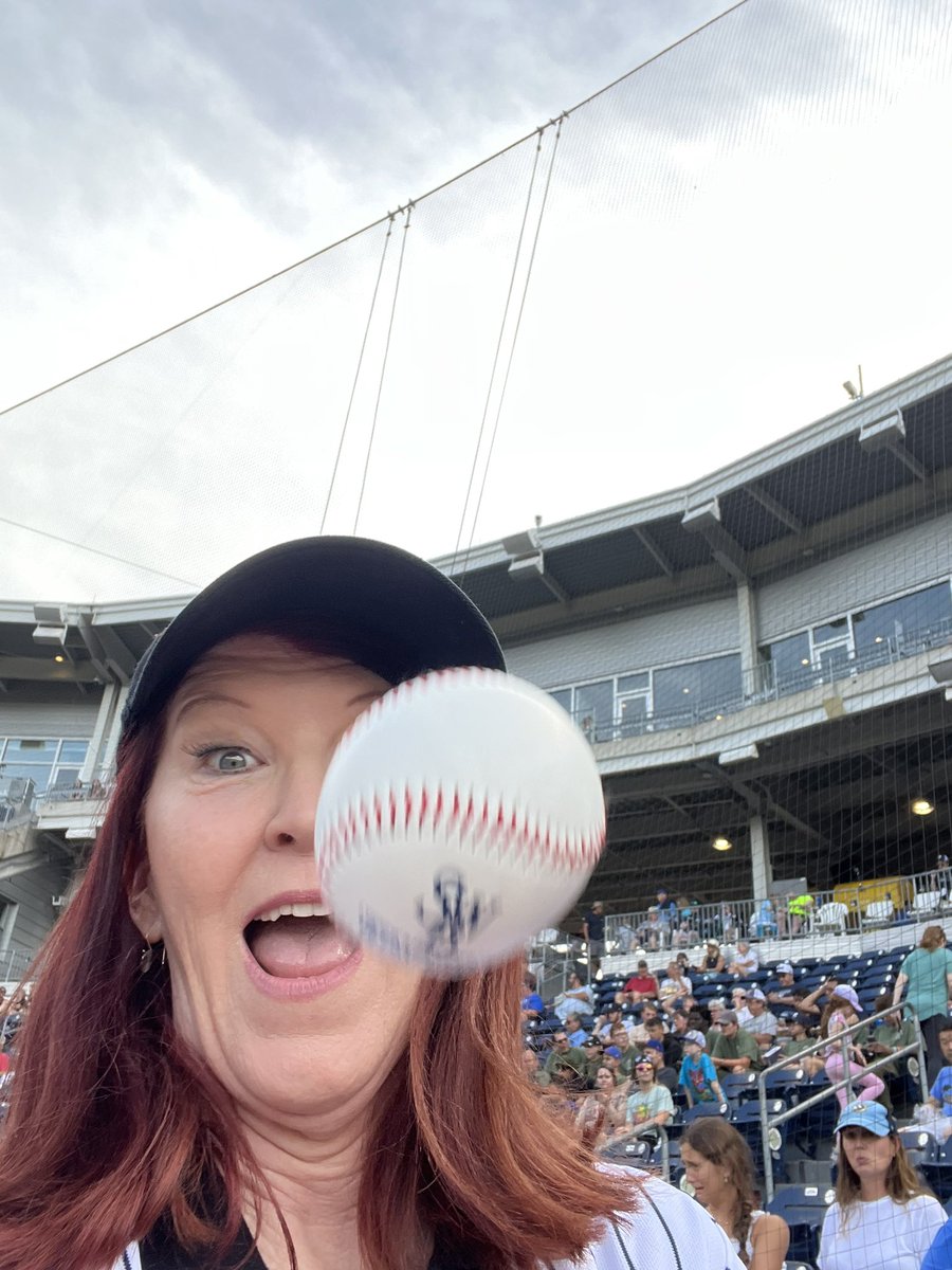 Kate Flannery tweet media