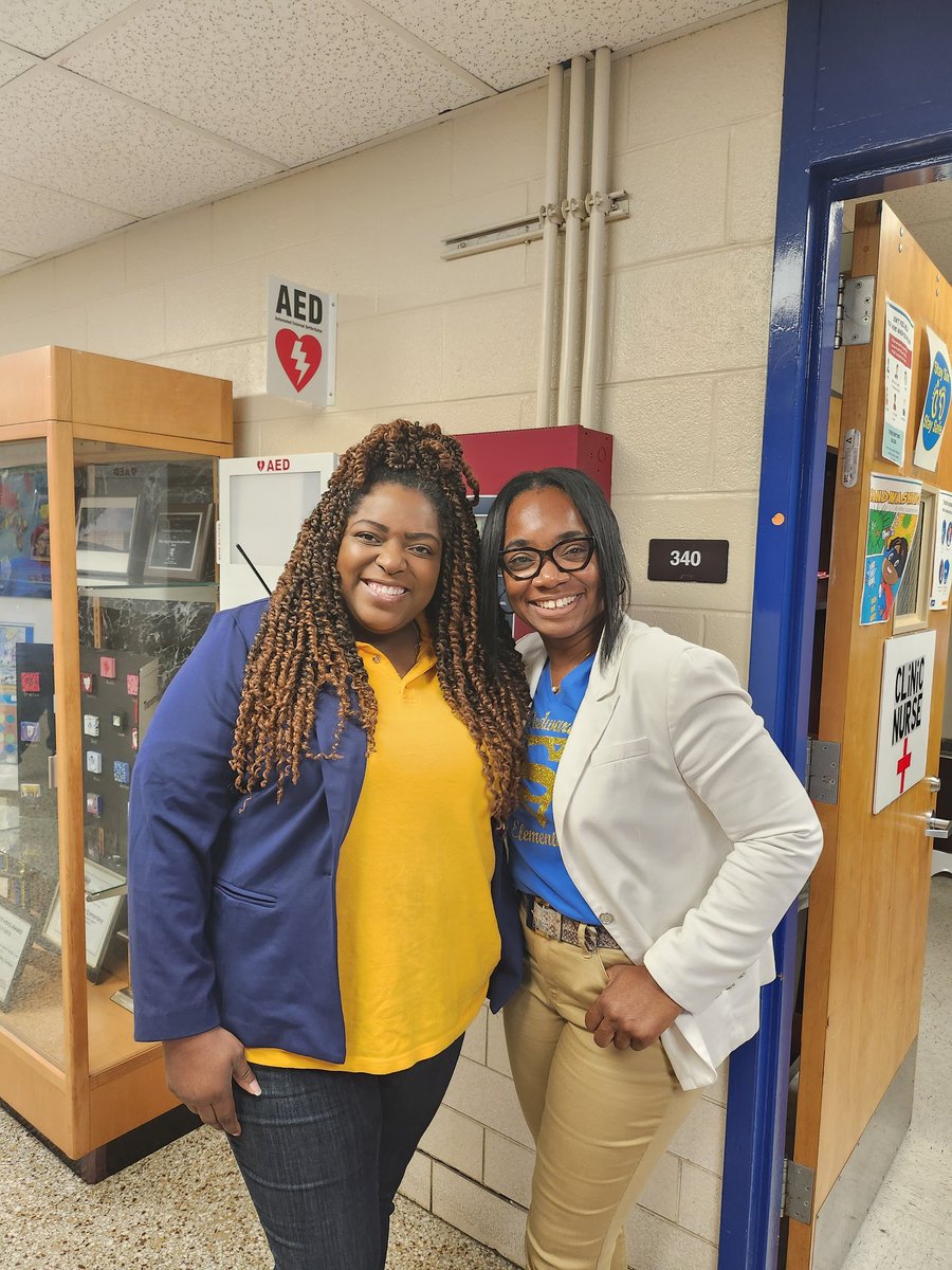 PrincipalDrH's tweet photo. Just a snip of fabulous faces Friday in our Wildcat Nation! A place where we stress pride in everything that we do!! 💪🏽 @DeKalbSchools @WEWildcatNation #Elevate #successbound 💯 https://t.co/2yASkvTPjX