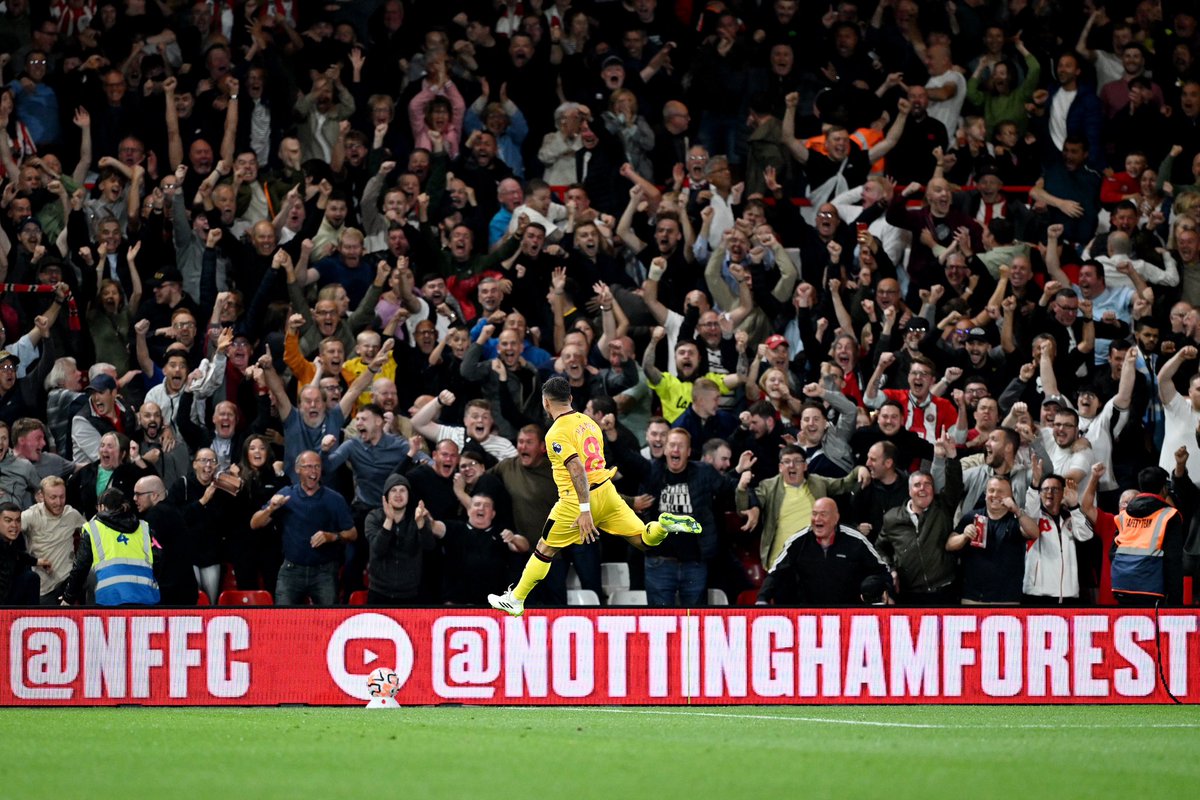 SheffieldUnited's tweet photo. Thank you for your support tonight Blades fans, you were immense. 👏 https://t.co/mkOQ9f5Thl
