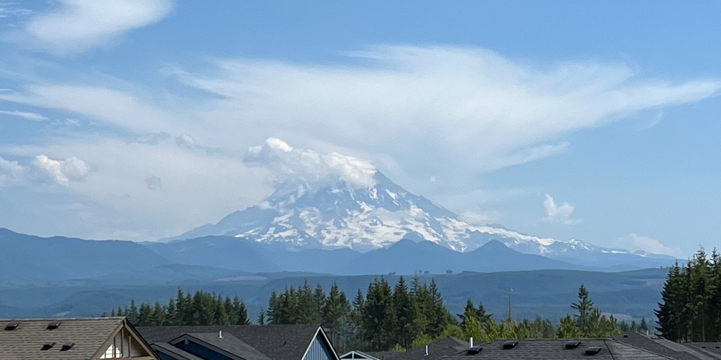 😍 Here is a beautiful view of Mount Rainier, captured by Paul Funk, our Bellevue Operations Manager ✨ #proudtobepurcor