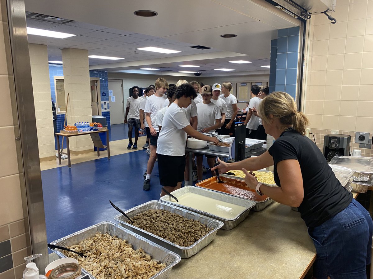 MHDspudFootball's tweet photo. Jodell Teiken and Grandma Teiken kept the boys fed ALL week - THANK YOU!!
#FeedTheBeast 
#Winas1 https://t.co/fO9PrtCUNF