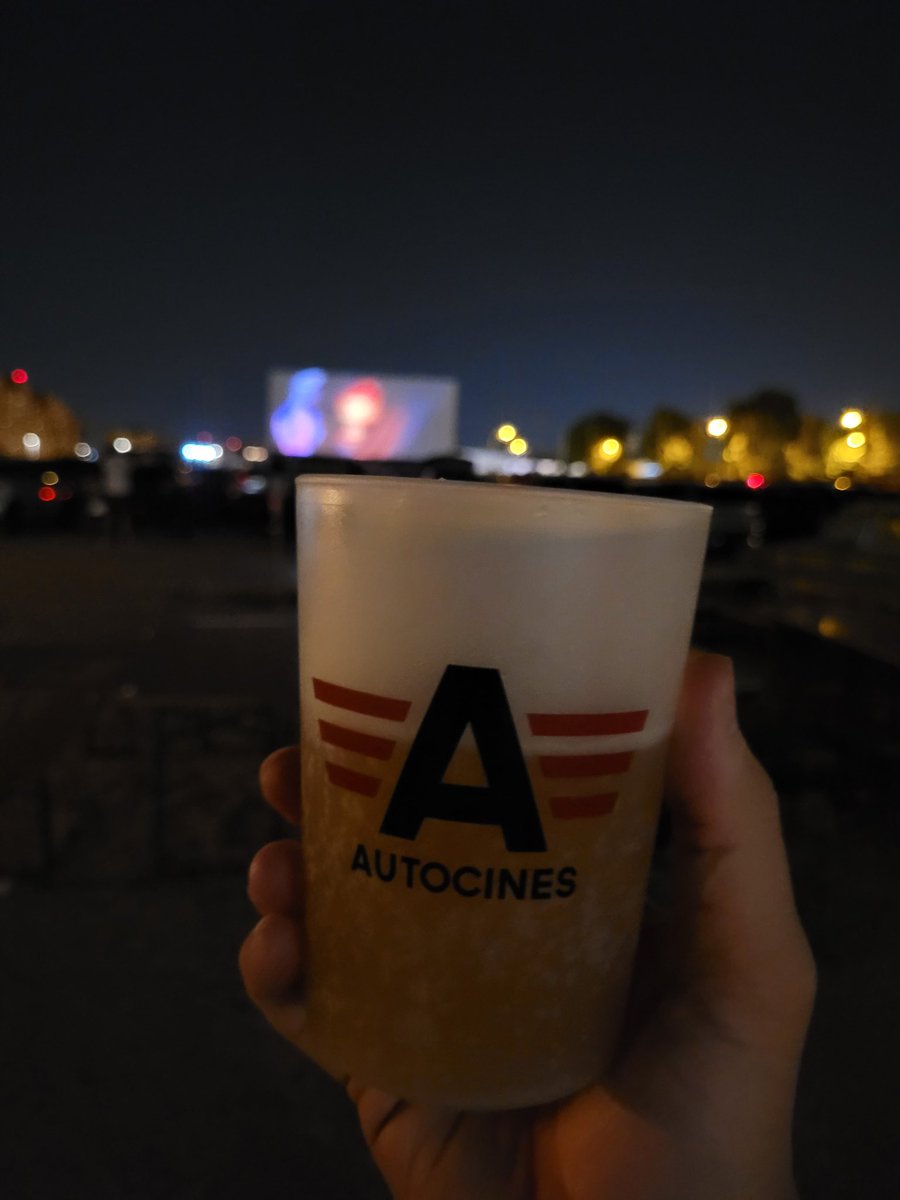 Noche de autocine. Encima ponen Paulaner 🤤