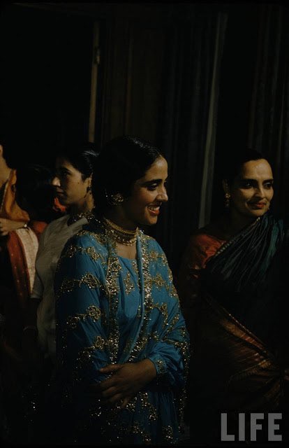 manahylk's tweet photo. Treat your eyes ✨ I came across the most epic Pakistani wedding ever 

The wedding of Syed Babar Ali (founder of LUMS) in Washington DC, 1954. Attended by (then) Vice President Richard Nixon and his wife Pat Nixon. https://t.co/4i4EgjWYhs