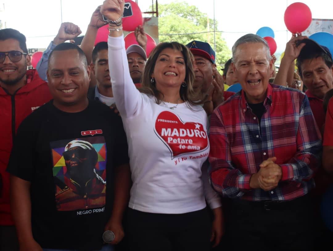 ¡Gracias pueblo de #Caucagüita! 
Un emotivo encuentro con la estructura política <a href="/PartidoPSUV/">PSUV</a>,  en donde reiteramos nuestro compromiso con la Revolución, rechazo a las sanciones y nuestro fiel apoyo al Presidente <a href="/NicolasMaduro/">Nicolás Maduro</a> ¡Seguimos venciendo! #VamosConLasBricoMiles