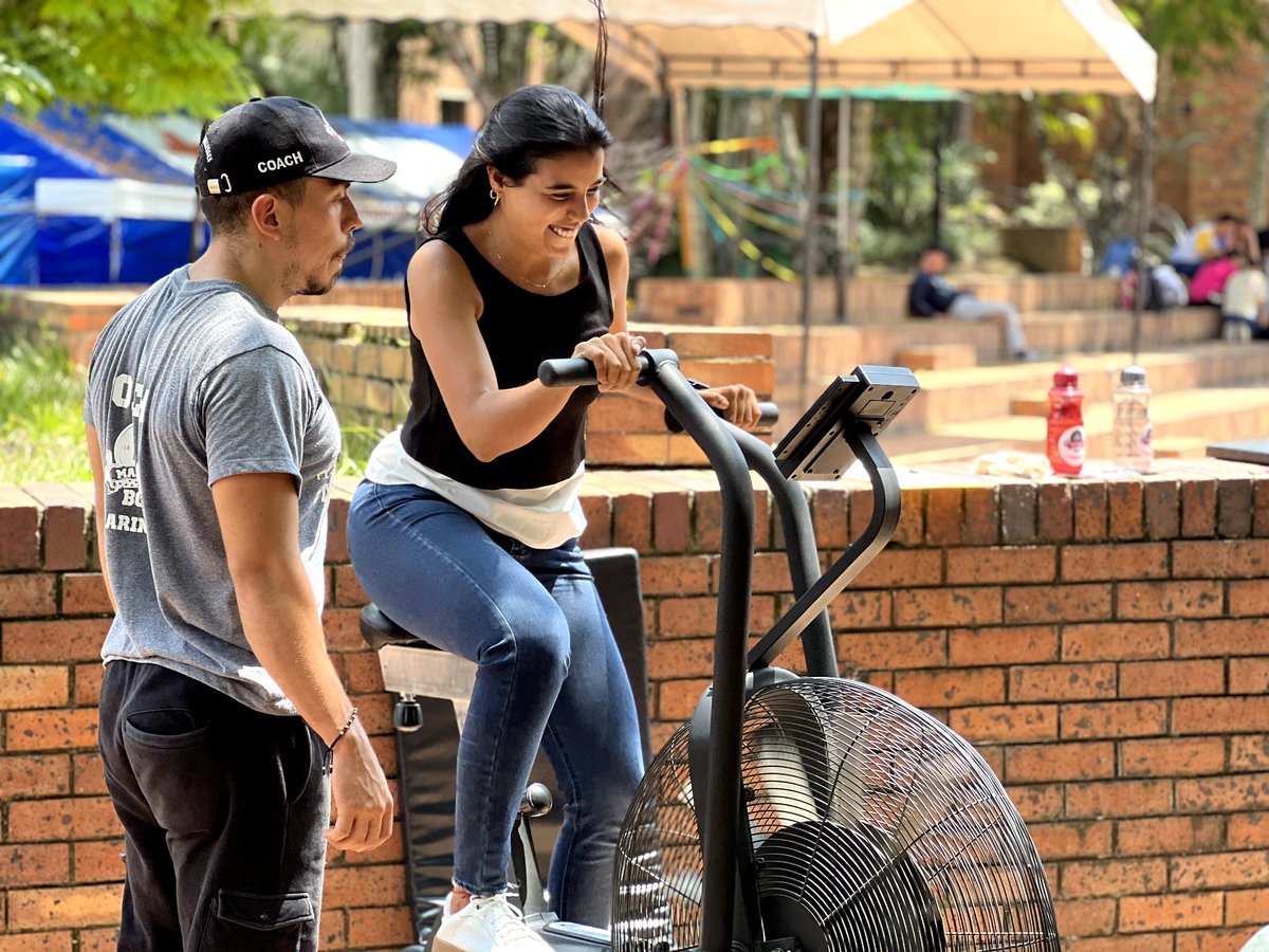 javerianacali's tweet photo. Esta semana vivimos #ExpoSalud 🩺 con toda nuestra comunidad javeriana 🙌🏼, donde exploramos diversas formas de auotocuidado y el cuidado por el otro 🫂
Juntos podemos crear un entono de bienestar, apoyo, amor y cuidado ✨️ https://t.co/CvoTXiOSbs