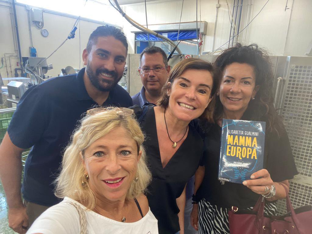 CristianMaretti's tweet photo. L’emergenza della proliferazione incontrollata del Granchio blu continua a preoccupare il mondo della pesca e dell’acquacoltura
La deputata europea @gualminielisa e la consigliera Regionale @Marzap17 hanno visitato la nostra cooperativa #COPEGO https://t.co/nqdaRZKPv9
