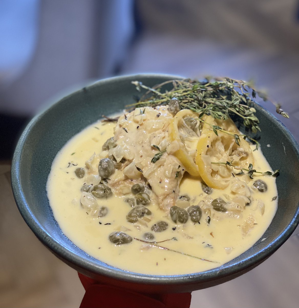 ObloBar's tweet photo. Lots of menu development ahead of our Autumn/Winter changes means lots of delicious new dishes to try including this Sicilian style chicken dish with a rich and warming lemon, caper, yellow onion & garlic cream sauce…#comingsoon #tastetesting #seasonalfood #menuchange #research https://t.co/jgqFAFw3gW