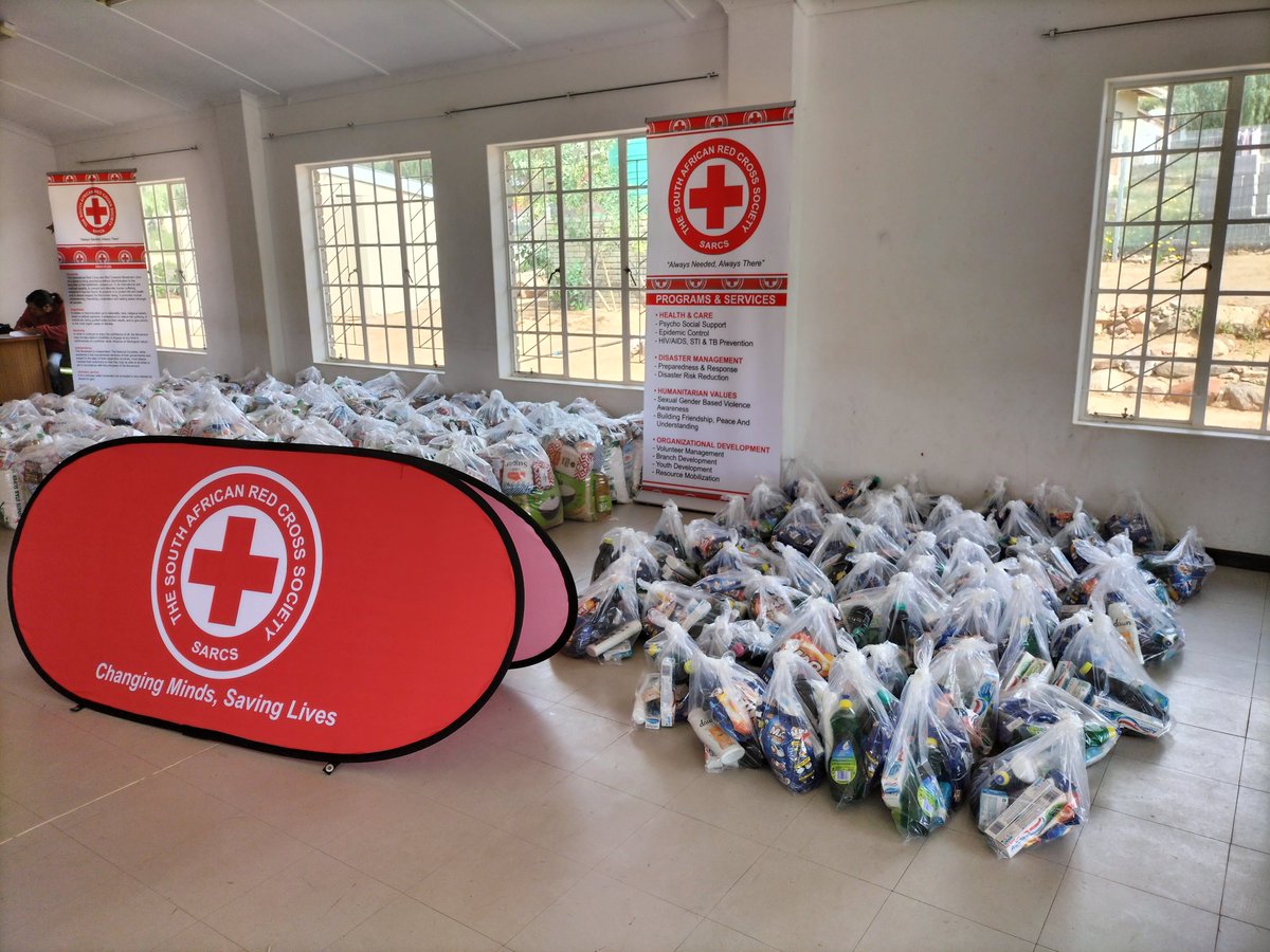 RedCross_Ncape's tweet image. We continue to respond to the needs of the most vulnerable in #Namakwa district. Today Distribution of food and hygiene hampers at #Spoegrevier l supported by @StandardBankZA
