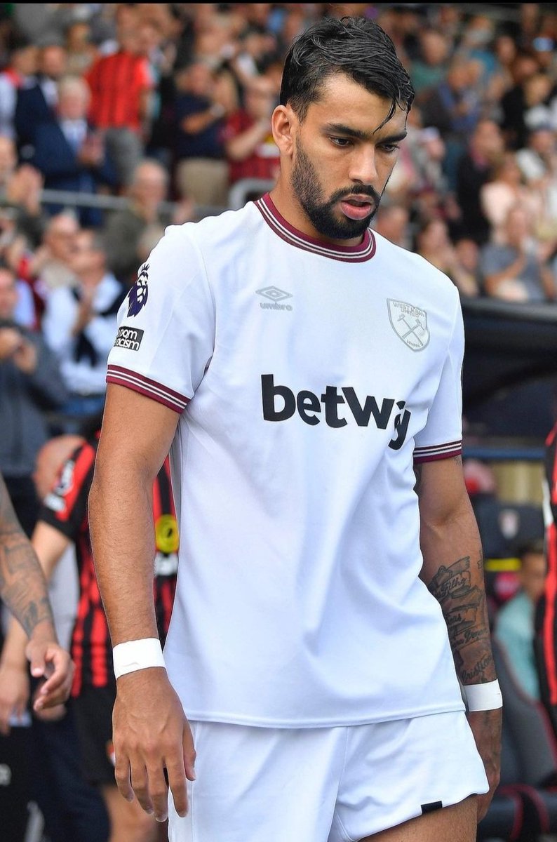 liberta___depre's tweet photo. Você joga na melhor liga do mundo, tem um salário de € 4,5 milhões por ano, é titular absoluto da seleção brasileira.

Tem a chance de ser treinador pelo melhor treinador do mundo (Pep Guardiola) e jogar no melhor time do mundo, e ver tudo isso se acabar por causa de esquema de apostas.

Sinceramente, me recuso acreditar que o Lucas Paquetá seja ou foi tão burro a esse ponto. Não é possível.

📸: Instagram