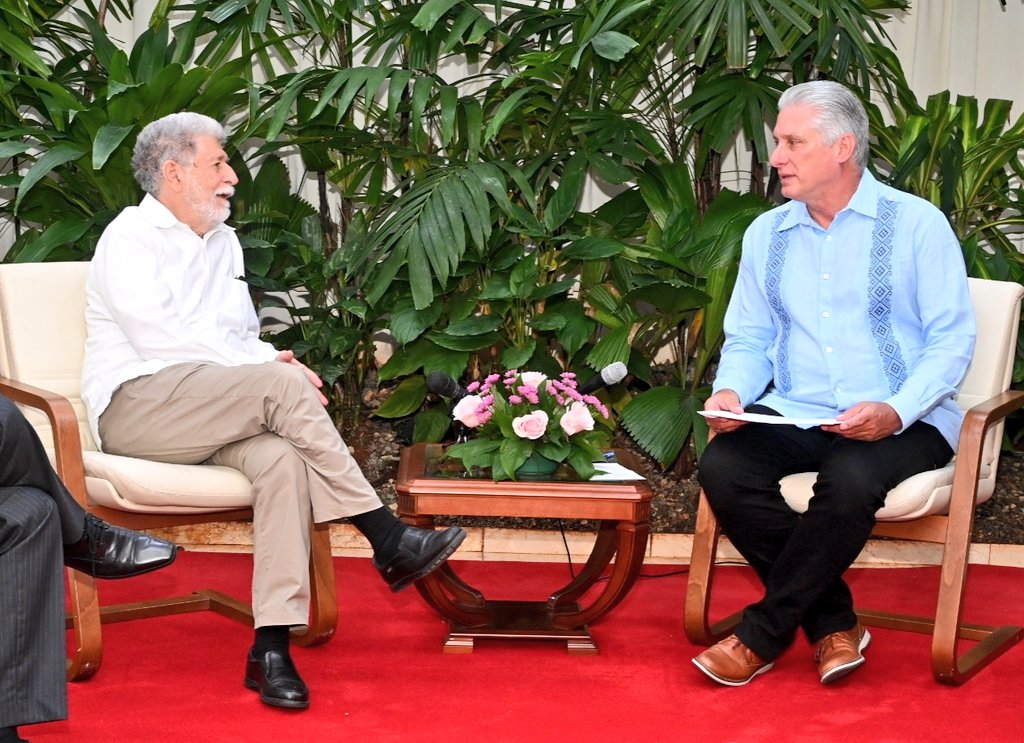 Sostuve grato encuentro con Celso Amorim, jefe de la Asesoría Especial del hermano presidente de #Brasil, <a href="/LulaOficial/">Lula</a>.

Ratificamos disposición de avanzar en sectores prioritarios y con oportunidades para el desarrollo de los vínculos bilaterales en beneficio de ambos pueblos.