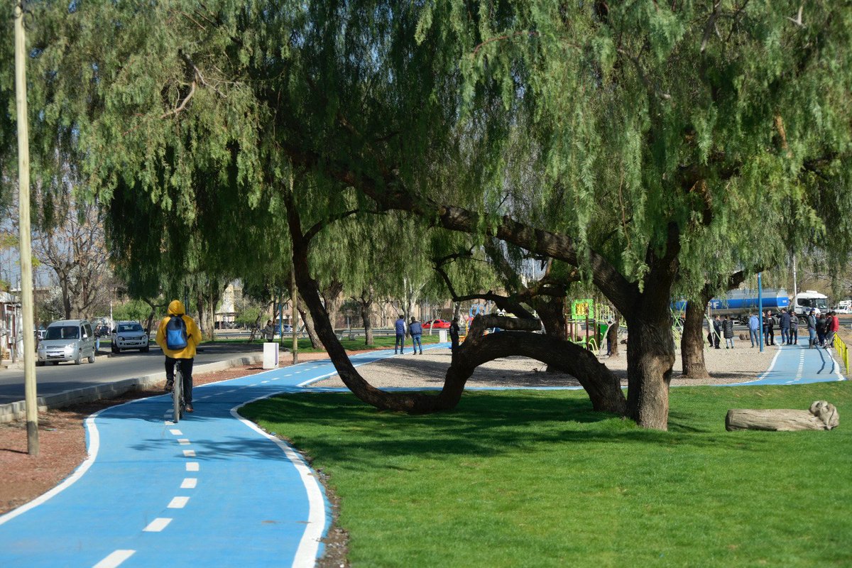 TadeoGZ's tweet photo. 🌳 ¡Donde habían baldíos, sumamos nuevos pulmones verdes! 

📍 Acceso Sur y Rawson
📍 Acceso Sur y Carrodilla

✅ Más de 14 mil metros cuadrados de espacio verde equipados para el deporte, la recreación y para que vecinos/as puedan disfrutar 💪🏻

Sigamos #CreciendoJuntos https://t.co/nADcBFcJpG