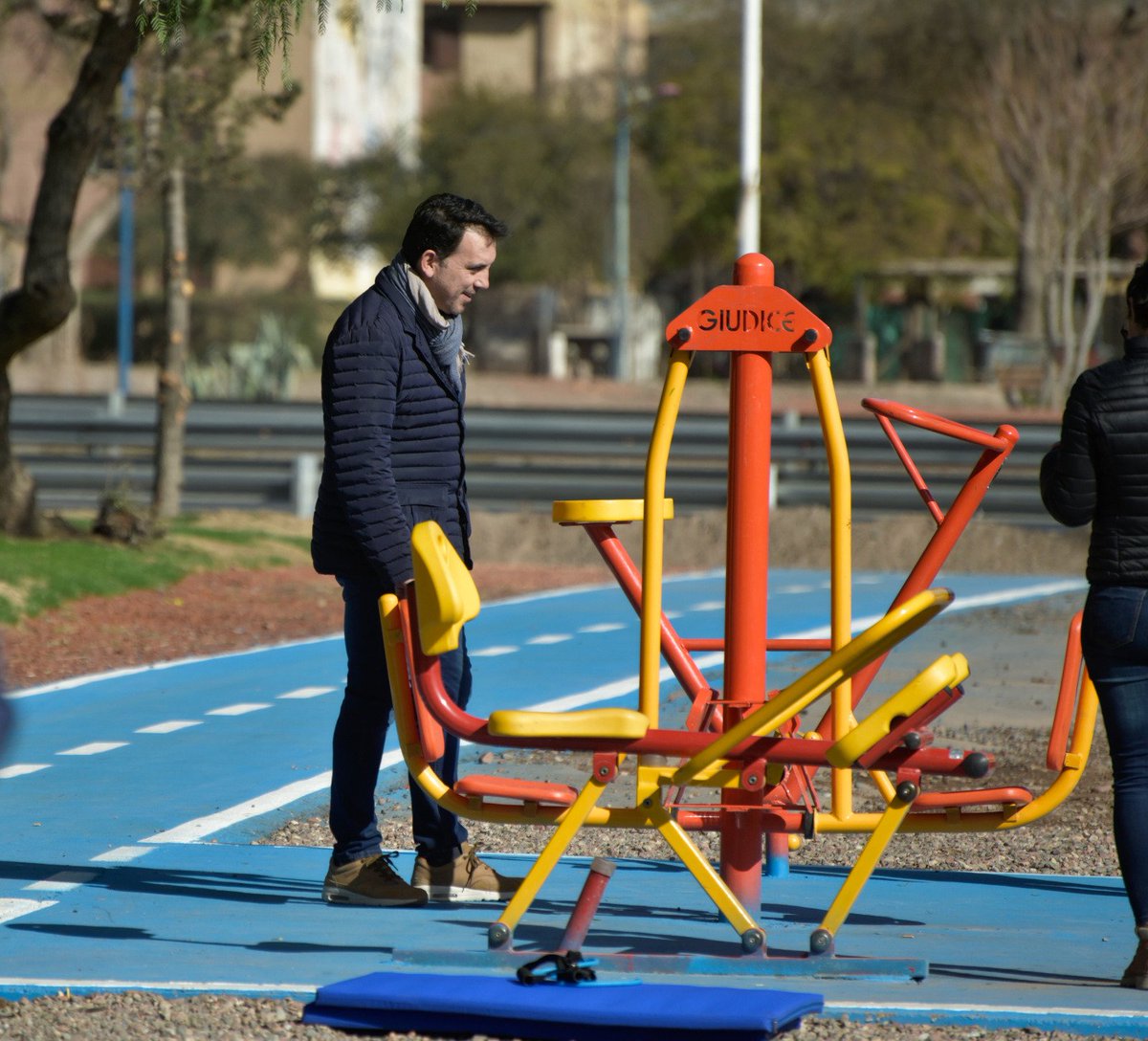 TadeoGZ's tweet photo. 🌳 ¡Donde habían baldíos, sumamos nuevos pulmones verdes! 

📍 Acceso Sur y Rawson
📍 Acceso Sur y Carrodilla

✅ Más de 14 mil metros cuadrados de espacio verde equipados para el deporte, la recreación y para que vecinos/as puedan disfrutar 💪🏻

Sigamos #CreciendoJuntos https://t.co/nADcBFcJpG