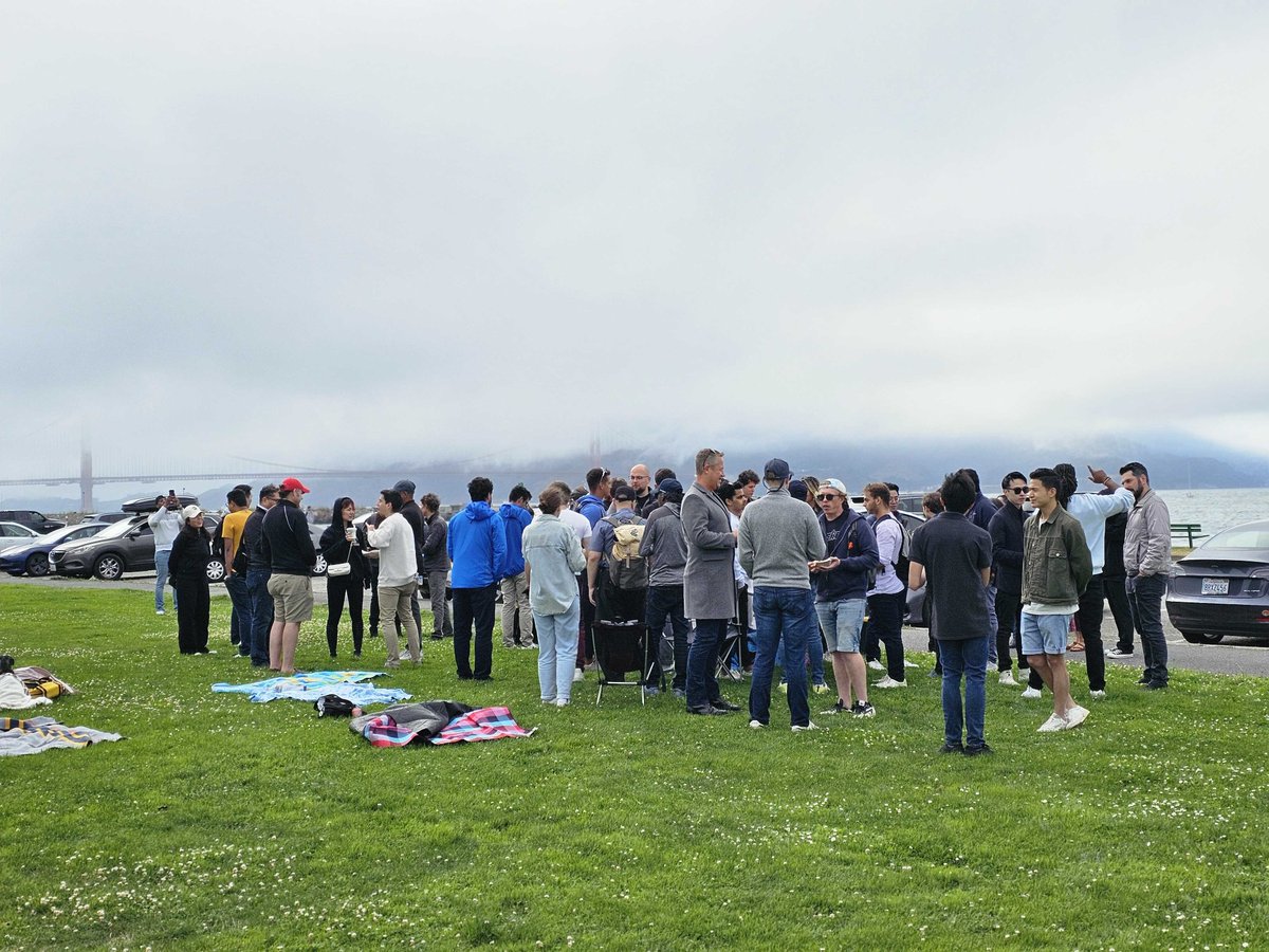 SamsungNext's tweet image. Thank you all so much for coming out to our BBQ with @fdotinc! 

We even piqued the interest of Karl the Fog 📷😁 
More to come!

And, while we're here, learn more about our upcoming hackathon 👀: nextgen.samsungnext.com