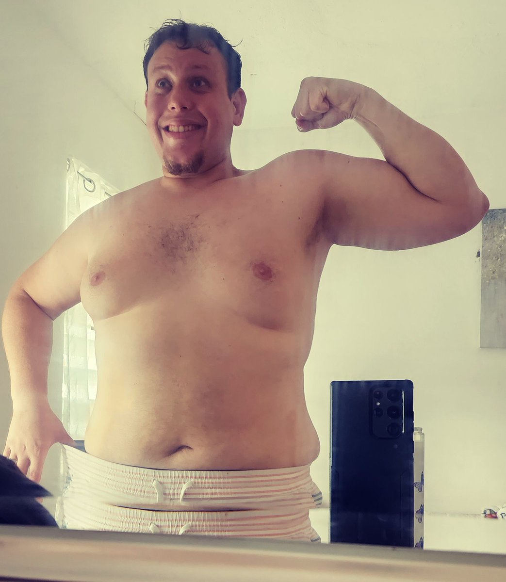 ElViTiNPR's tweet photo. Wujuu contento Grax a Dios!! Y vamos por mas!! 🔥💪🏻👌🏻🏋🏼‍♂️🏃🏻
Ya son 45LB menos!! 😍 y ese pantalon ni me entraba 🤭
#gym #cardio #superacion #motivado #pr #latino #letsgo https://t.co/8Qun2Jw75C