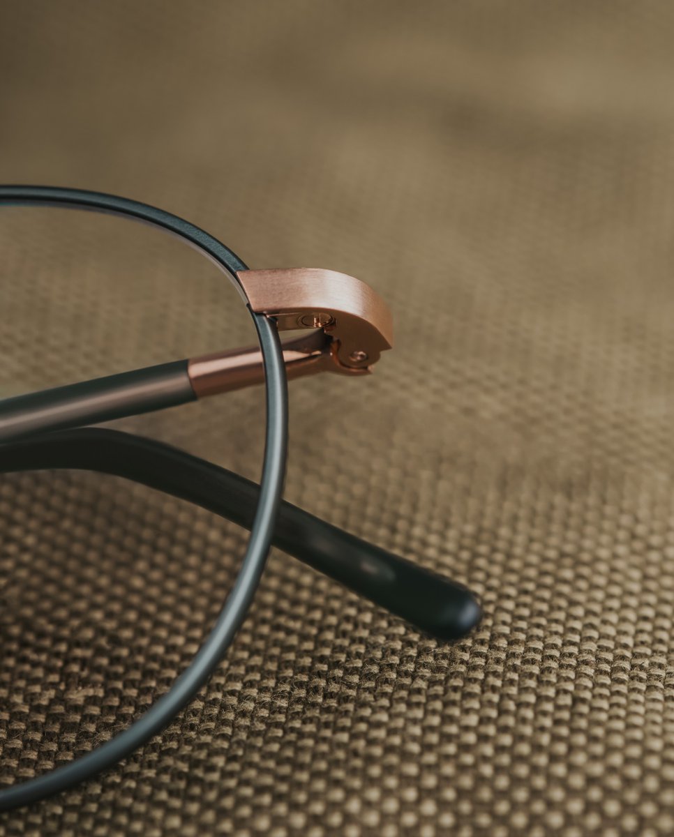 LunorAG's tweet photo. The combination of rose gold and green offers a balanced and modern color combination. The soft warmth of rose gold harmonizes well with the cool and calming tones of green, creating an aesthetically pleasing combination. #lunor #titaniumglasses #handmadeeyewear https://t.co/ihU7HKG6J3