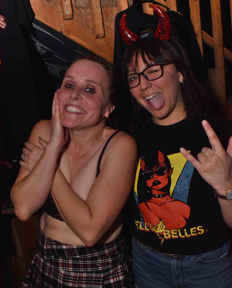 HellsBellesUSA's tweet photo. Fan Friday!
Photo by Howard Greyboff
#fanstagram #hellsbelles #acdc #rocknroll #fans #acdctribute #feamlemusicians https://t.co/d9aYEuQPXt