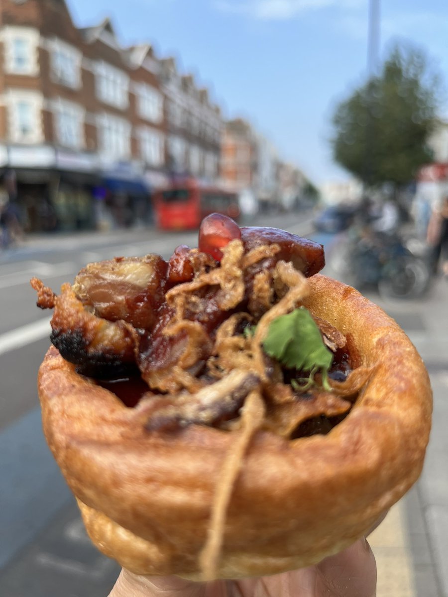 Roast Duck Pud-Ding Ding, born and bred in Tooting🙌😍🔥#chinesefusionfood #londonstreetfood #roastduck #yorkshirepudding #tooting #tootingbroadway