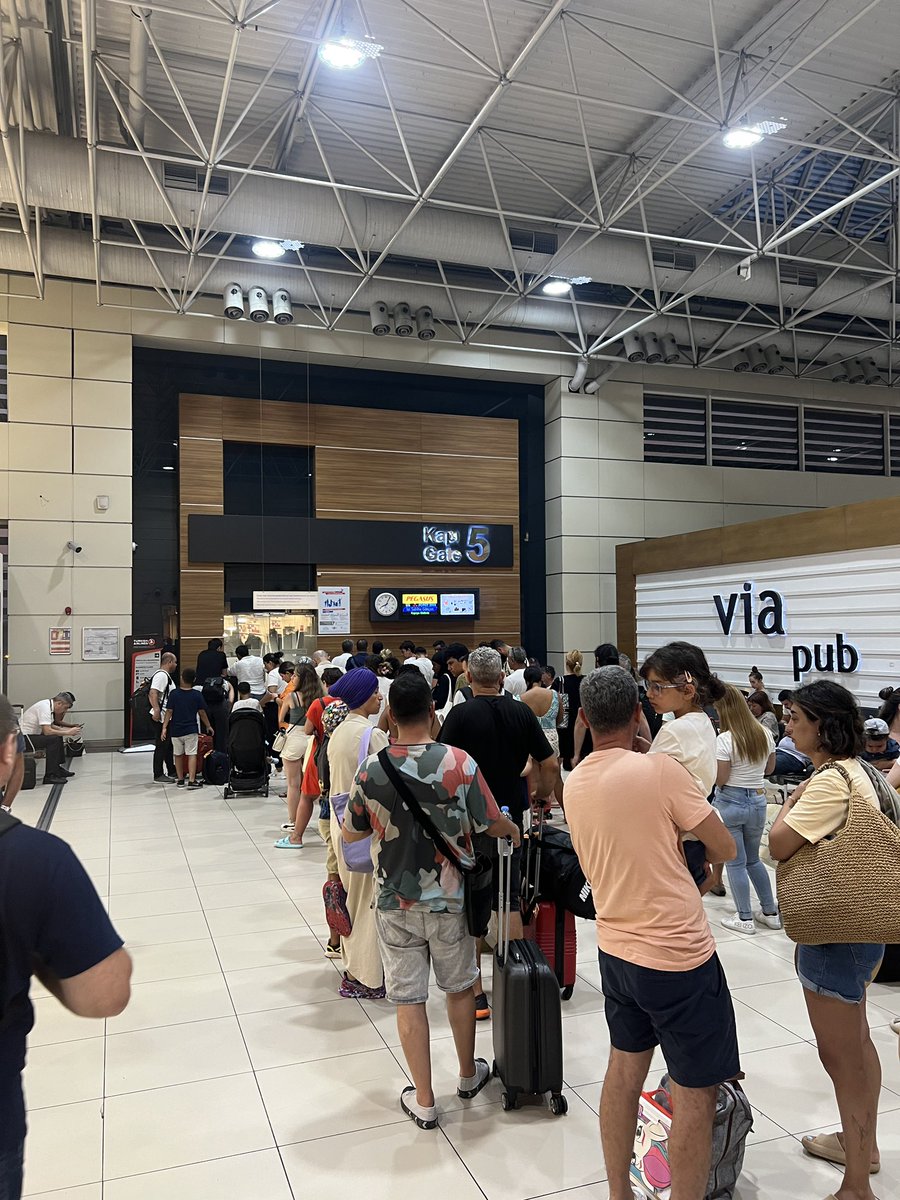 Pegasus belediye otobüsü 3 saat rötarlı .. 
<a href="/ucurbenipegasus/">Pegasus Hava Yolları</a>