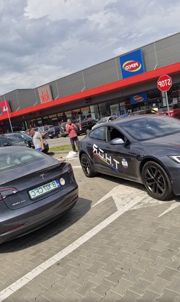 borbolycsaba's tweet photo. ⚡🚘A great adventure awaits electric car lovers in #HarghitaCounty, in Csíkszereda. A unique opportunity for electric car owners to test their car skills. At the same time, they can get to know electric models from several manufacturers.
@TeslaHappyRo #EcoChallenge #greencounty https://t.co/0nyi3HnE4F
