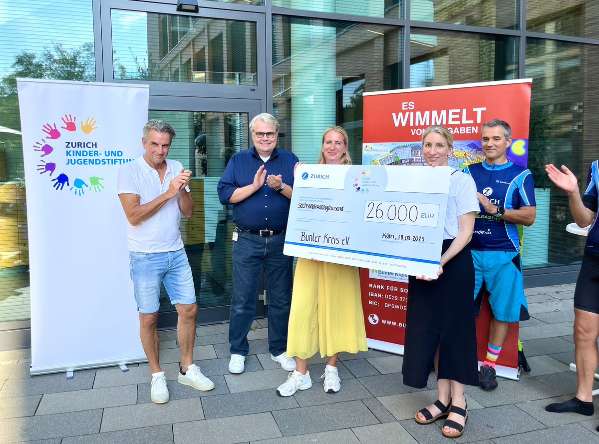 zurich_de's tweet image. Beim 3. #CommunityRadeln 🚴‍♂️ der Zurich Gruppe Deutschland haben heute über 100 Kolleg:innen kräftig in die Pedale getreten. Zusammen mit den #Spenden aus der „Commercial and Friends Benefiz Radtour“ im Juli gingen insgesamt 26.000 Euro an den @BunterKreis 💪. #ZKJS #CSR