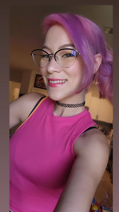 Got my hair recolored and a cute new top,  you like? https://t.co/T56hFoHwWS<a href="/tag/pride"class="tags"><span>#pride</span></a>