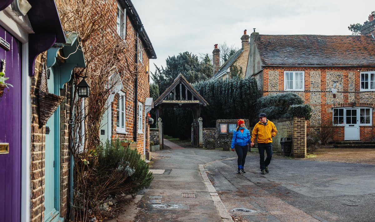 It's #55PlacesFriday!  This week we're showcasing #Shoreham. This idyllic village with it's cobbled streets, medieval cottages and serene countryside was inspiration for 19th-century English landscape painter, Samuel Palmer 🎨 

🔗 bit.ly/3OHaNxr 

#UpTheKentDowns