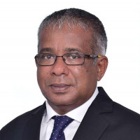 މީނަ އެކަމެއްގައި ޝާމިލުވާ ކަމެއްގައި ވައްކަމާއި ކޮރަޕްޝަން ނުހިމެނި ނުދާނެ.

ބޯހިޔާވަހިކަމުގެ ދަތިކަން އިންތިހާއަށް ޖެހިފައިވާ އެތައް ބަޔަކަށް މަކަރާއި ހީލަތްހަދާ އޮޅުވާލައިގެން ގުޅީފަޅާއި ނުހިއްކާ ގިރާވަރު ކަނޑުން ގޯތިދީފައި، ބޭނުންވާ ވަކި ބަޔަކަށް ހުޅުމާލެއިން ގޯތި ދޫކުރި 👇