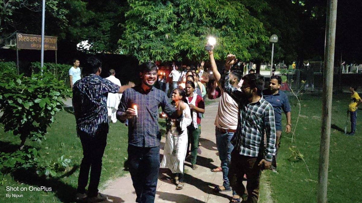 DixitKd5's tweet photo. सरकार जल्द से जल्द बीएड के साथियों को इस मानसिक तनाव की स्थिति से उभारने का कार्य करे, किसी बेगुनाह को सजा मिलना किस संविधान में वर्णित है !?
#BEDProtestForPRT
@aajtak @Pathaksatyam22 @PMOIndia @dpradhanbjp @TV9UttarPradesh 
@ncteDelhi @Aamitabh2 @BEdEktaManch @AnshumanVishno1 https://t.co/97MJu426NV