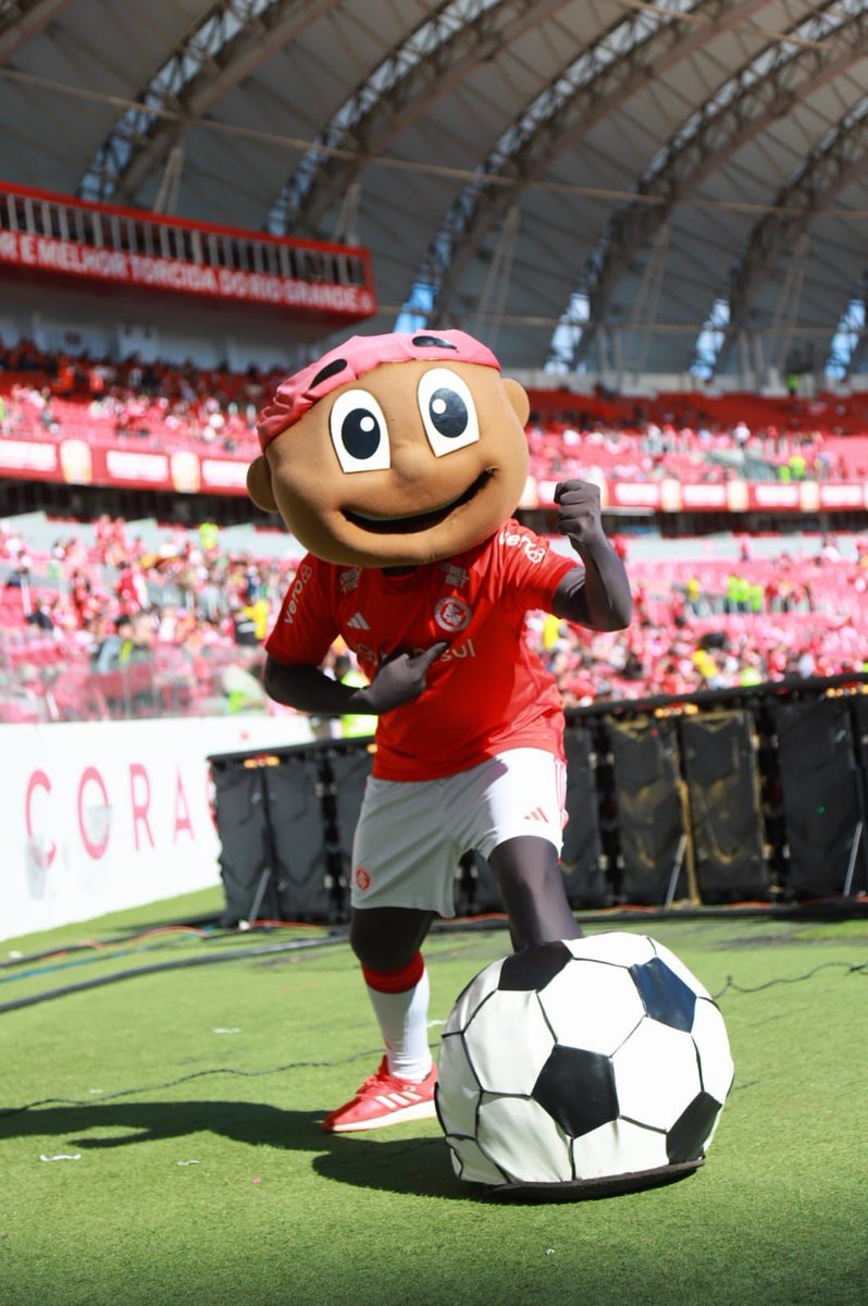 Domingo (20) é dia de visitar o Museu do Inter com uma companhia especial: o @SaciDoInter! 🤩🇦🇹 Venha conhecer nossa casa, o Gigante da Beira-Rio, com a ilustre presença do mascote que dispensa apresentações. O Saci estará te esperando das 13h30 às 17h. 🏛️😁