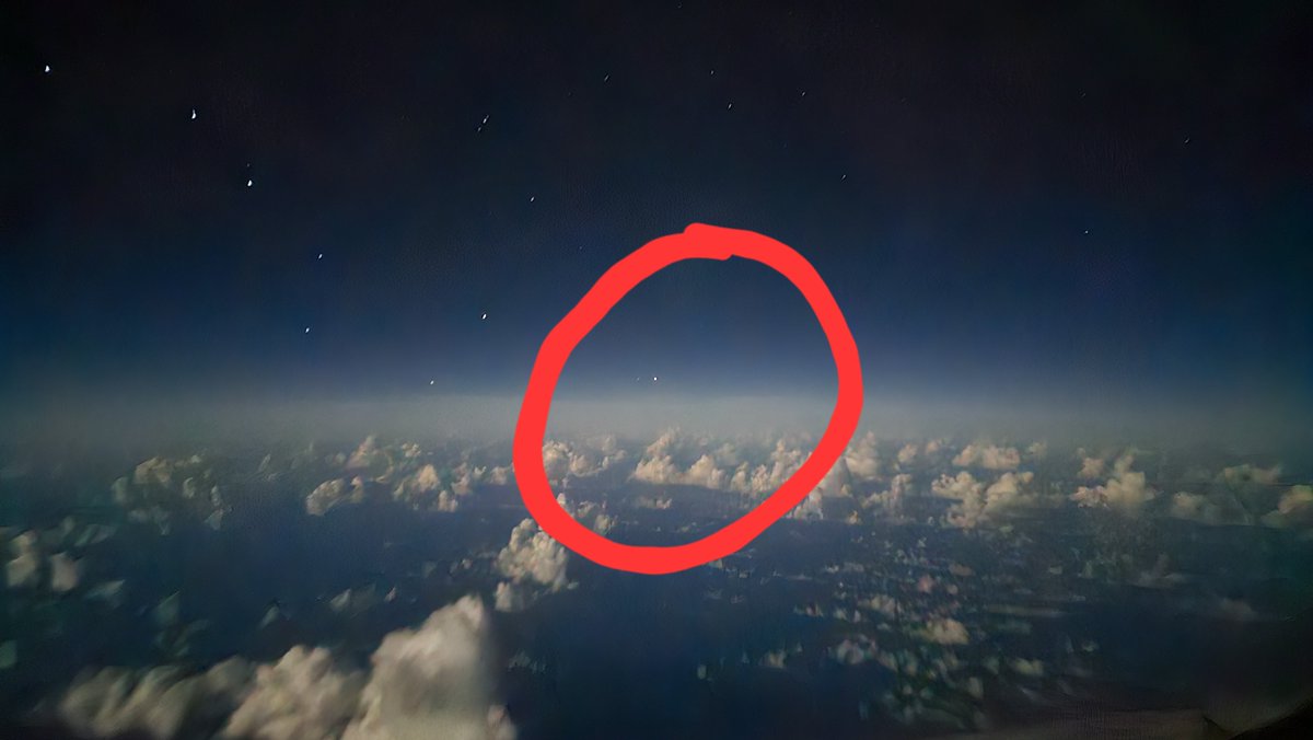 uncertainvector's tweet image. Pictures of same incident: