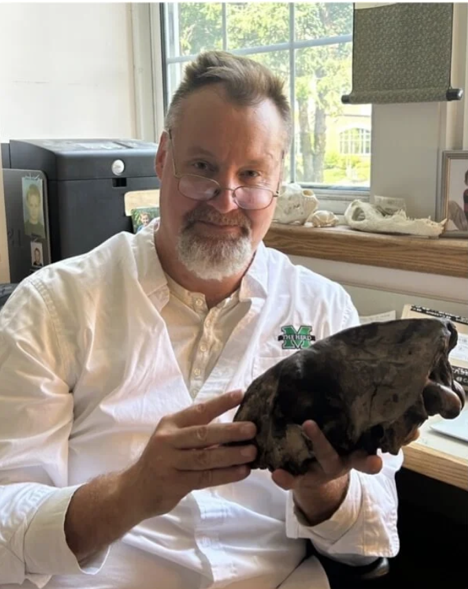 muresearch's tweet photo. Marshall University’s Dr. Robin O’Keefe has led research that was recently published on the cover of the prestigious journal Science. https://t.co/XOkF5vH7Um https://t.co/rLnUEmxocR